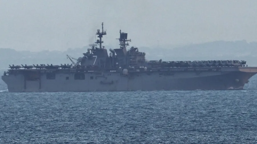 美軍的黎波里號兩棲攻擊艦抵中央司令部責任區最新消息的封面圖片