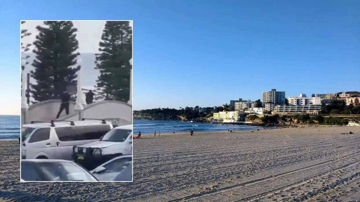 當地時間 2025 年 12 月 14 日週日傍晚，澳洲雪梨知名景點邦迪海灘（Bondi Beach）發生重大槍擊事件。當時海灘正舉行猶太教光明節慶祝活動，現場聚集數百至上千名民眾，2 名身穿深色服飾的槍手登上海灘旁步道陸橋，手持疑似霰彈槍的武器朝人群開火。(圖：視頻截圖)
