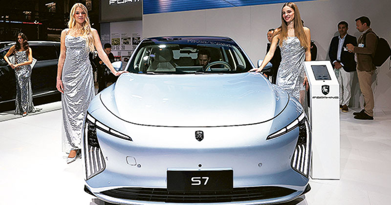 2024年巴黎車展，圖為中國車企東風風行展館。（新華社）