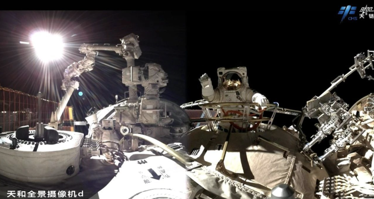 天和全景攝像機捕捉的艙外景象。(央視新聞)