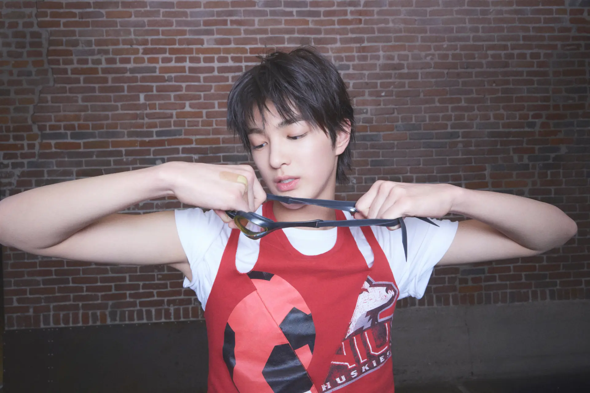 年僅 16 歲的忙內 Keonho 安乾鎬更因神似車銀優的精緻長相，被網友封為「新一代臉蛋天才」，出道 6 天便衝上熱搜。(圖片：CORTIS_BIGHIT@微博)