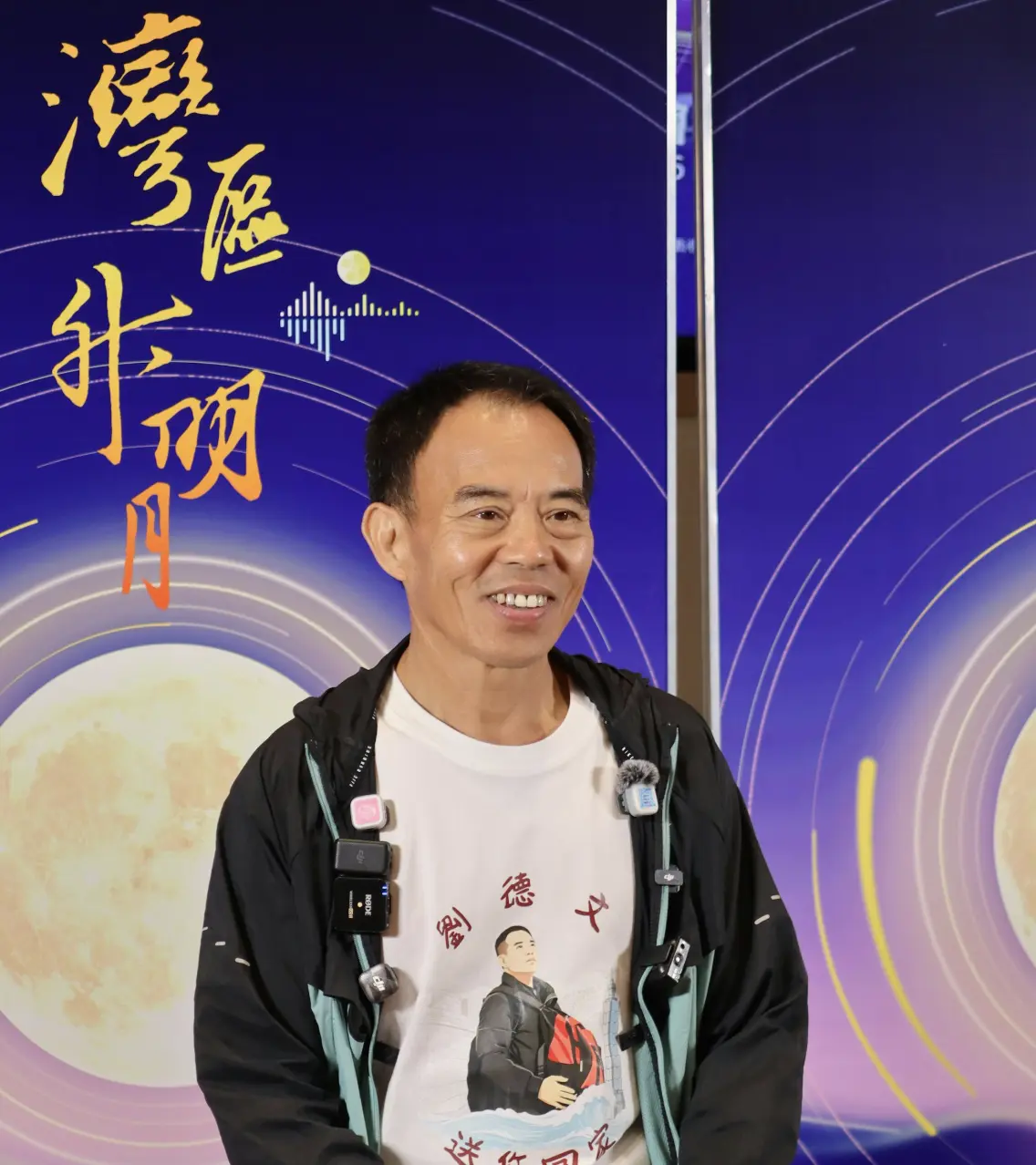 前幾天在澳門舉行的「灣區升明月」電影音樂晚會，有一個故事讓我印象很深。高雄左營祥和里里長劉德文，在過去20多年來，協助了400多位在台老兵的骨灰跨越台灣海峽，回到大陸故鄉安葬。(圖：網絡截圖)