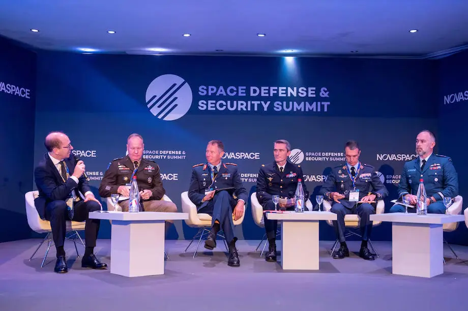  9月16日，西方軍事太空官員出席法國咨詢公司Novaspace在法國巴黎主辦的會議，左四為朱索。視頻截圖