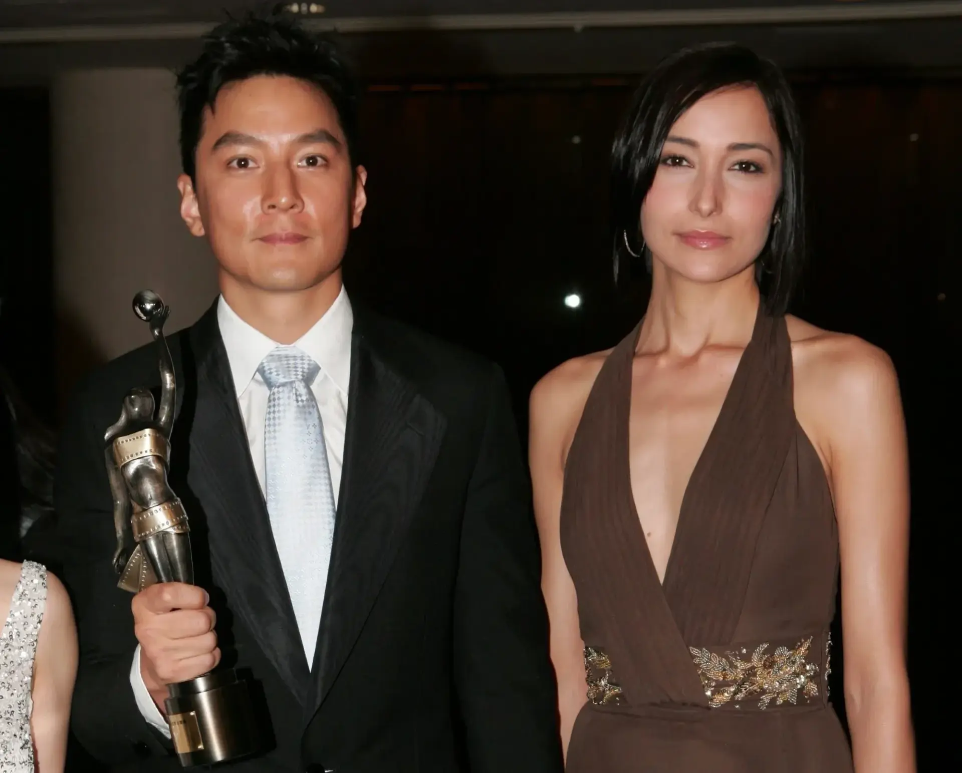 這對相戀 23 年、結婚 15 年的銀色夫妻，不僅始終恩愛無緋聞，更迎來兩人愛情長跑中的首次正式合作，讓網友紛紛感慨「這才是真愛模樣」。​(圖：網絡截圖)