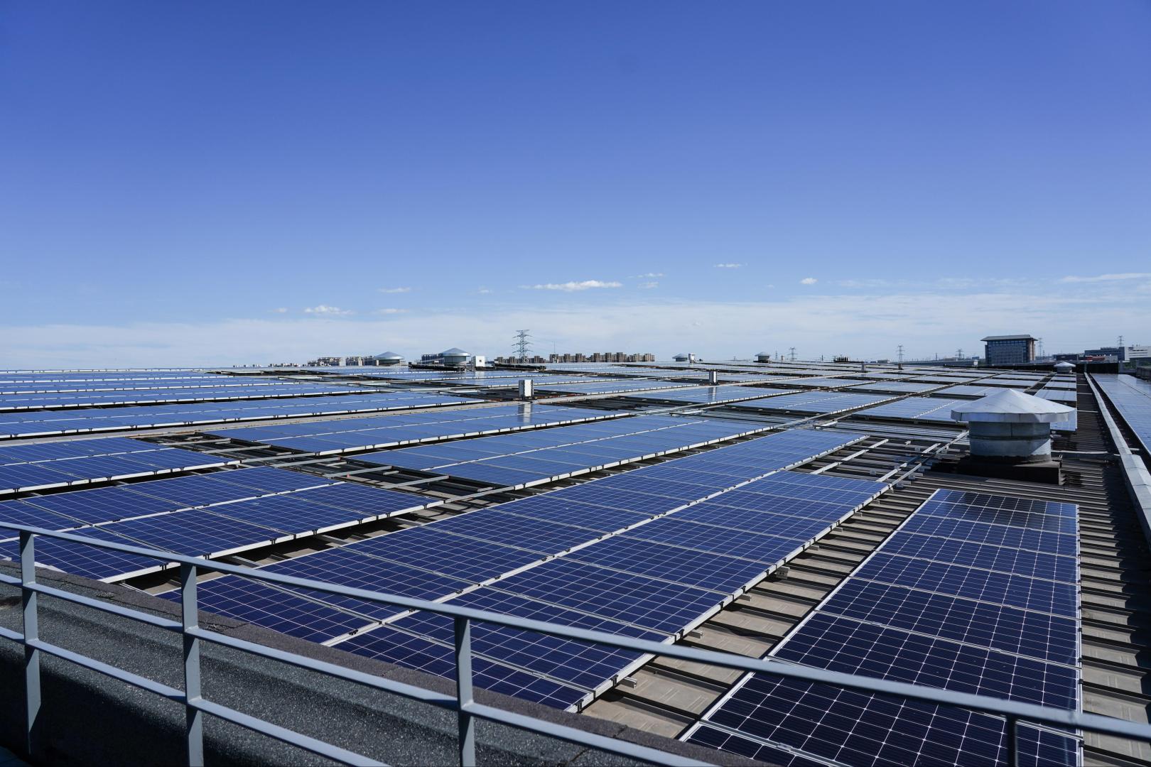 美國商務部宣佈，對來自四個東南亞國家的太陽能產品徵收最高達3,521%的新關稅。（新華社資料圖）