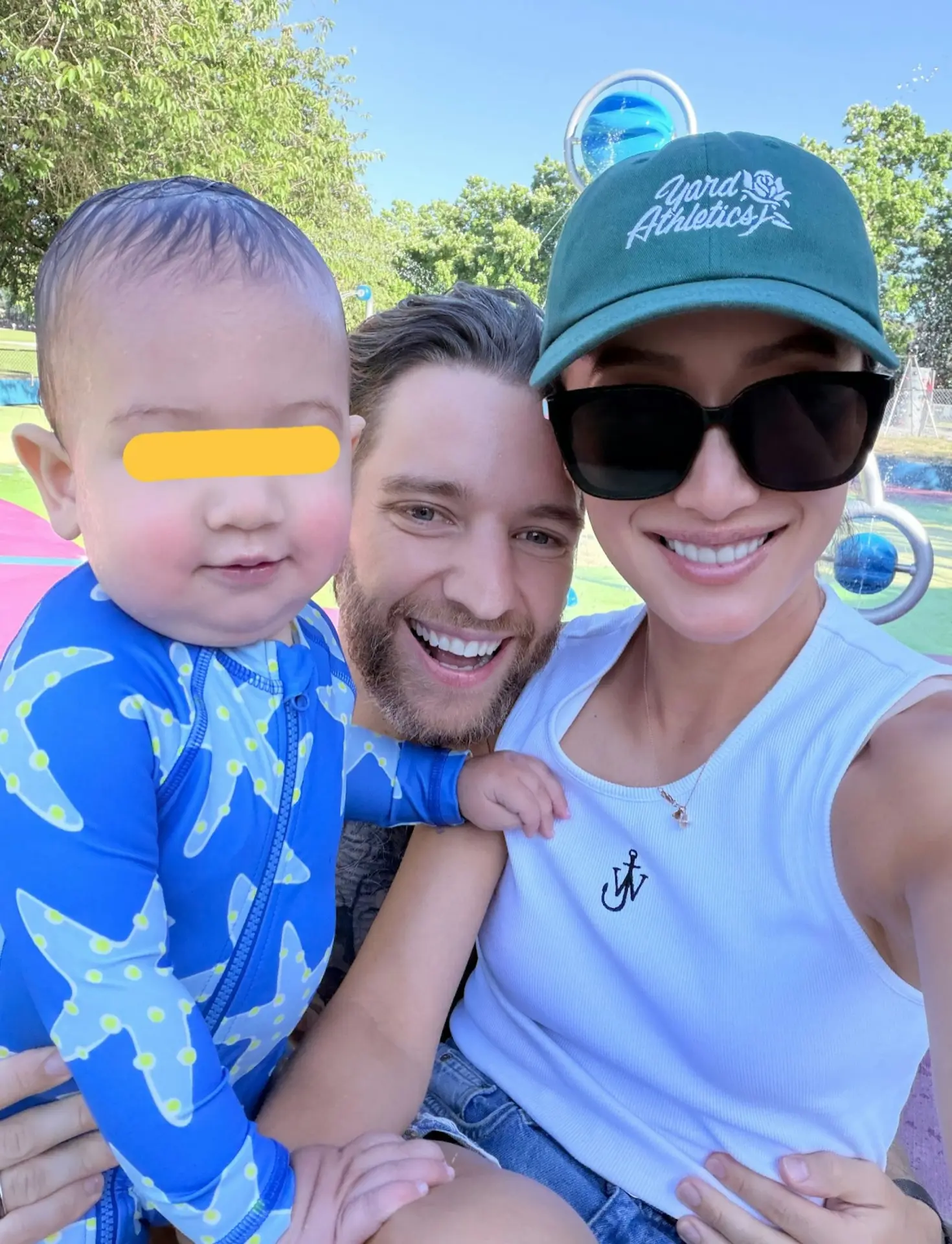 謝婷婷去年情人節高調認愛外籍男友Mathew，其後成婚，並於今年7月誕下兒子Brooklyn Milne，組成四口之家。她一直十分保護子女私隱，鮮有公開正面照。(圖：jennifertsetingting@IG)