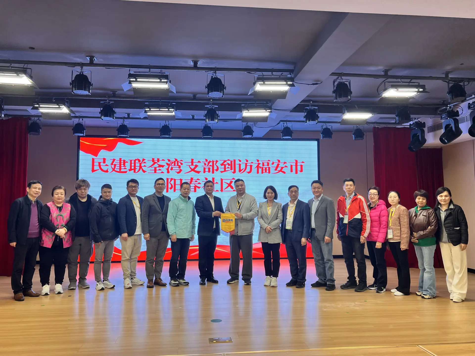 在交流過程中，我與古揚邦議員、董品春常務副團長深有共鳴。我們都認為，這種將治理融入服務、將管理化為關懷的細膩手法，對於我們思考如何優化香港社區配套、提升居民生活品質，具有極高的參考價值。(圖：陳杰)