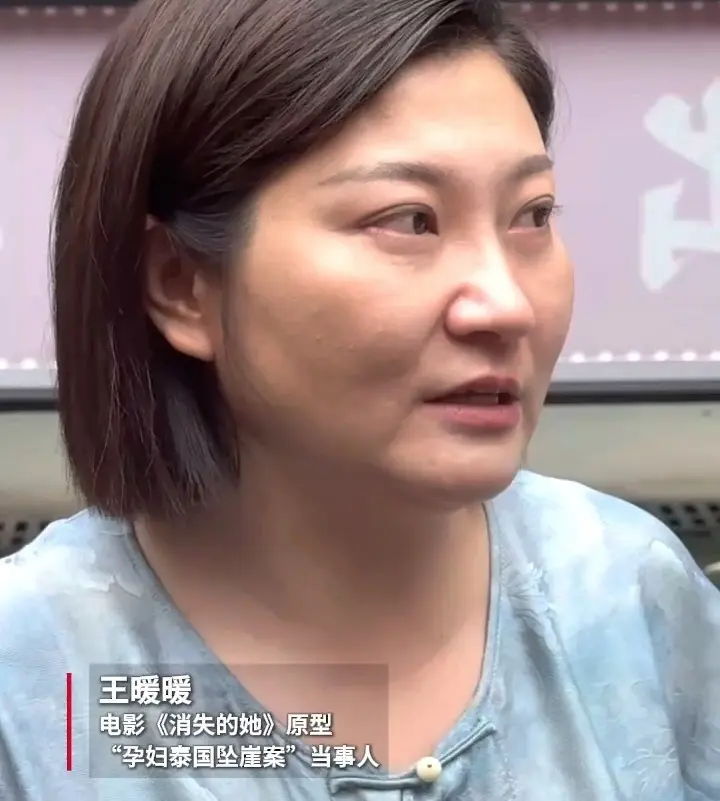 走出法院時，聲音輕微卻堅定：「過程很順利，我相信司法會給我公平，我的訴求只有徹底離婚。」(圖： 視頻翻攝)