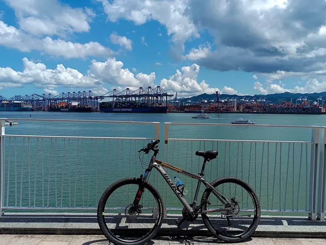 深圳鹽田至小梅沙的海濱棧道。(新華社)