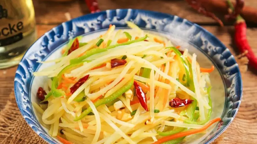 為什麼飯店土豆絲永遠脆？原來我們都錯在「浸泡」這一步的封面圖片