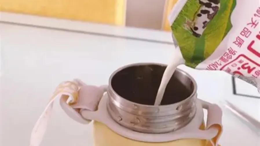 熱牛奶裝保溫杯竟會變「毒奶」？這6種飲品也千萬別亂放！的封面圖片