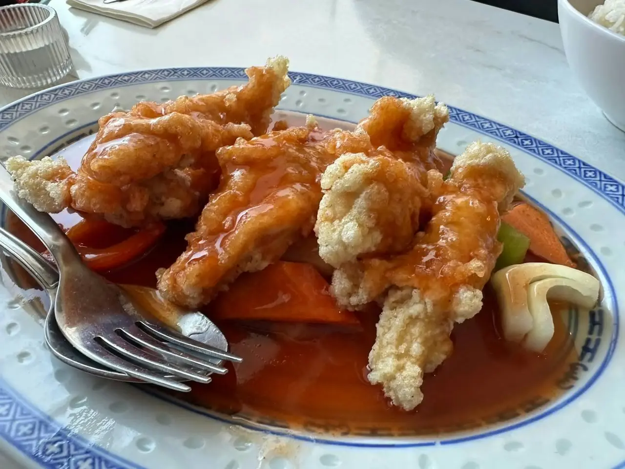 不同於多數球星專注健康健身餐的飲食習慣，夏蘭特是不折不扣的中餐愛好者，尤其癡迷經典粵式名菜咕嚕肉。（來源：Wen Hua House@FB）