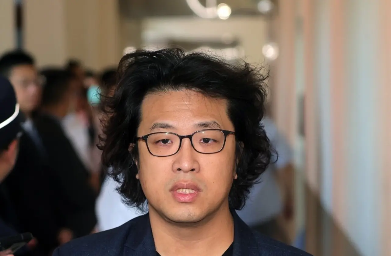 央視影片批評沈伯洋不僅長期宣揚台獨，還借助外部勢力推動實質性台獨議程。(電視畫面)