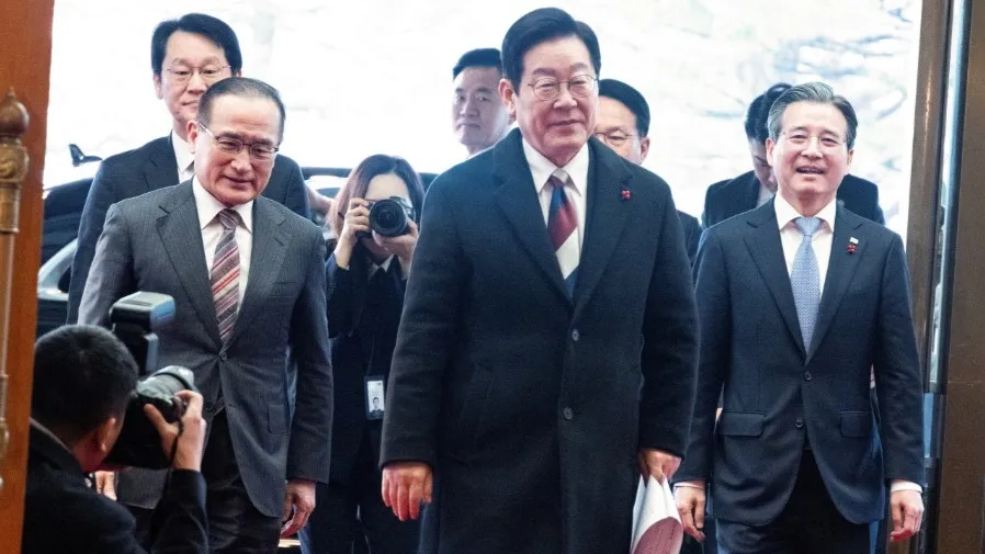 韓國總統李在明遷回青瓦台正式辦公 時隔 1330 天元首重返舊址的封面圖片