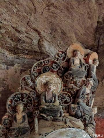 中國安岳唐宋摩崖石刻。（來源：新浪微博 @人字拖林達）