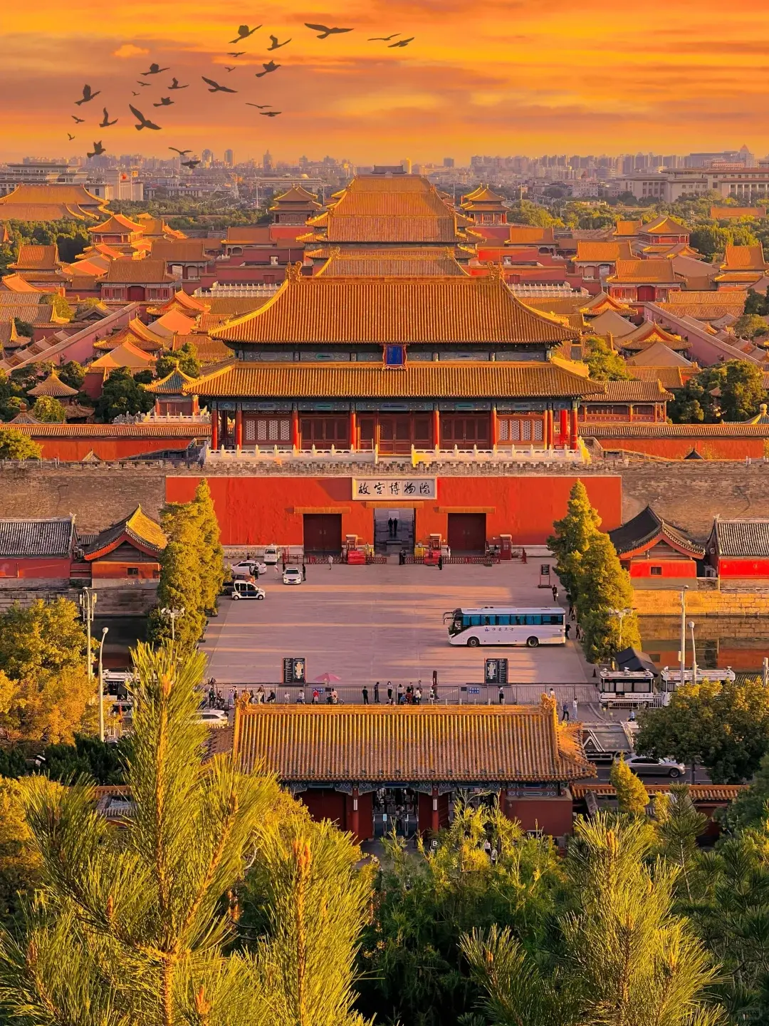 中國北京故宮，舊稱紫禁城，坐落於北京中軸線上，是明清兩代的皇家宮殿，見證了二十四位皇帝的統治，走過六百多年風雨，至今仍氣勢雄偉，是舉世聞名的世界文化遺產。（示意圖來源：羊小羴@小紅書）