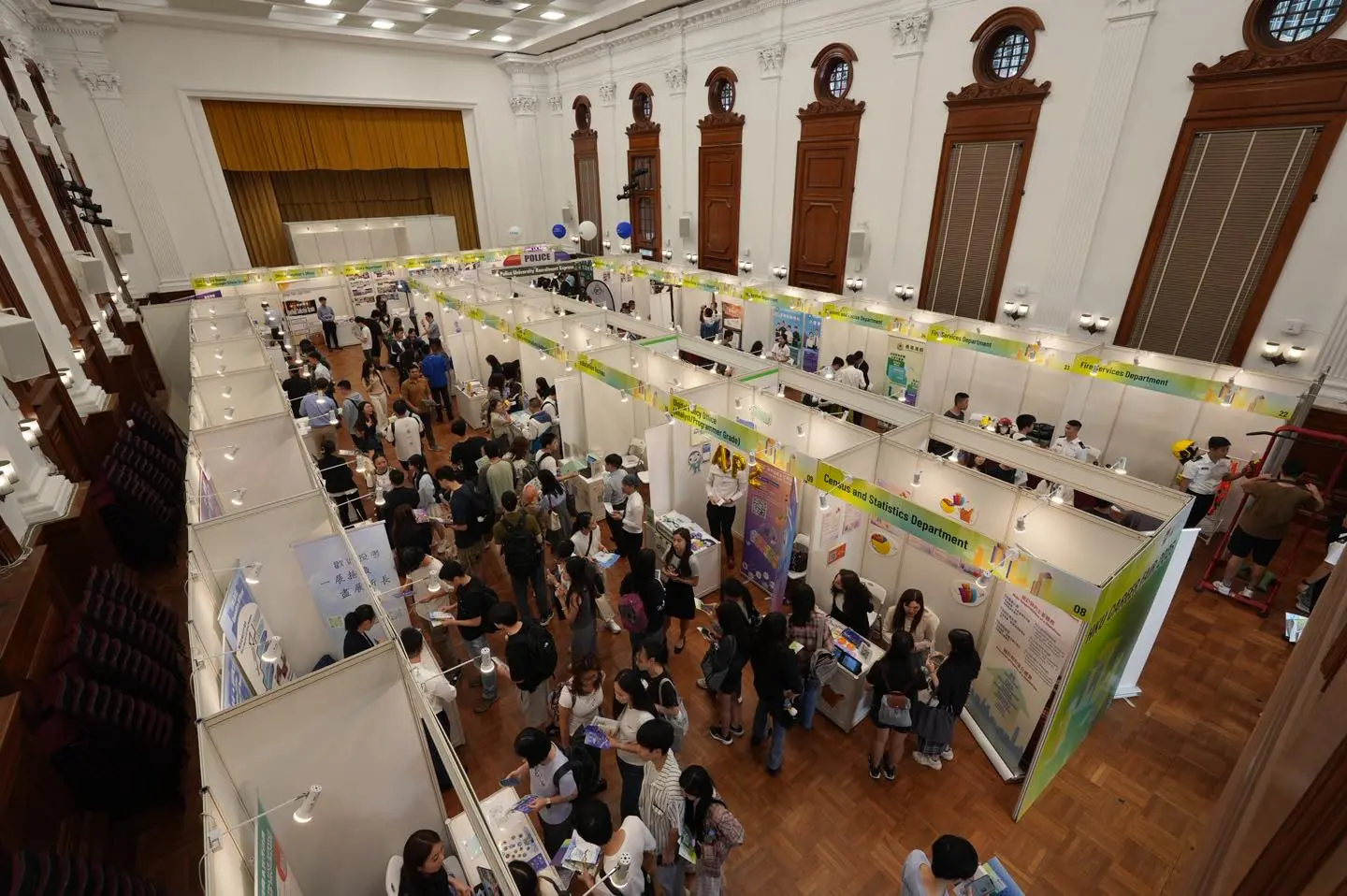 楊何蓓茵解釋，改革目的是讓真正有能力的公務員脫穎而出，吸引有抱負的年輕人加入。​(圖：楊何蓓茵@FB)