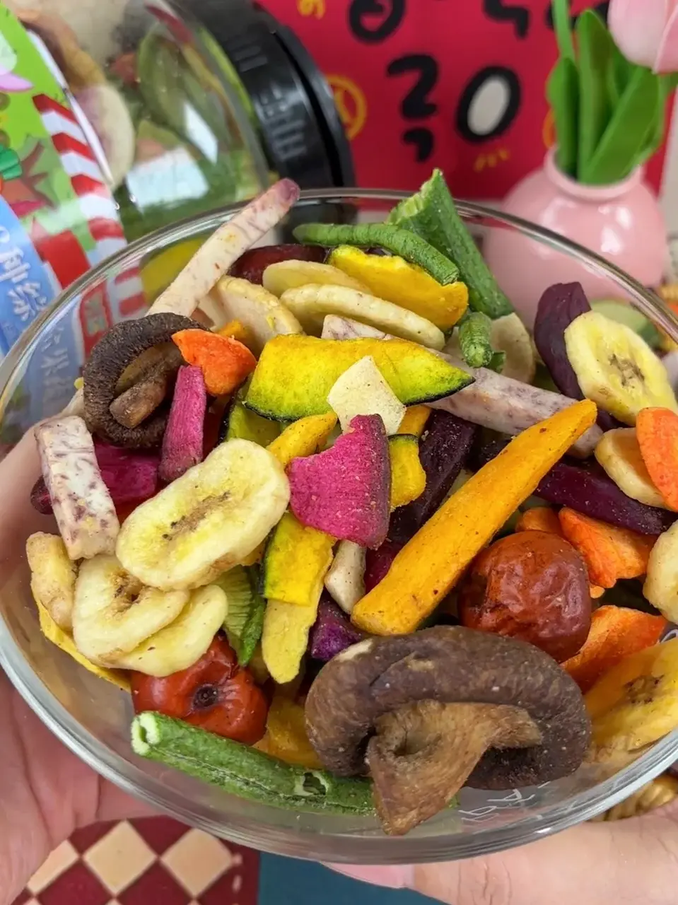 大人小孩都愛的「果蔬幹」，包裝上印著「非油炸」「保留營養」的字樣，實際上絕大部分都是低溫油炸製成。（示意圖來源：小紅書）