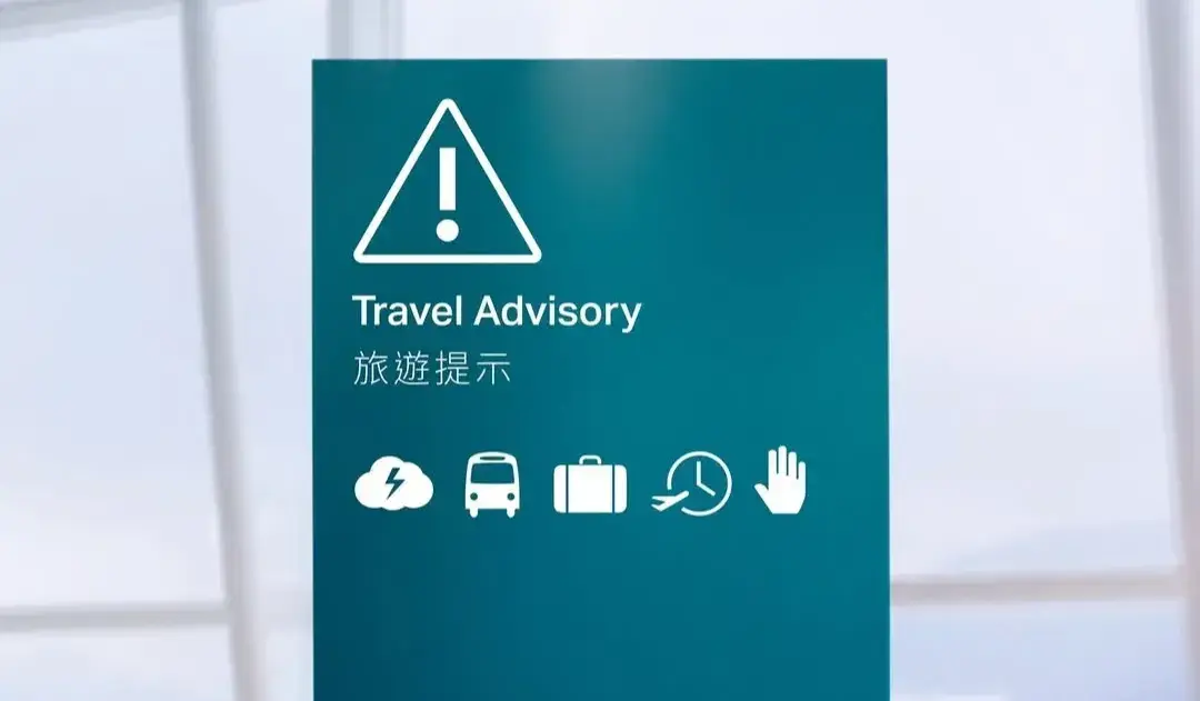 地勤團隊面對風後必定出現的龐大旅客潮，早已做好心理和物資準備，他們以極大的耐心和同理心。(圖：國泰航空)