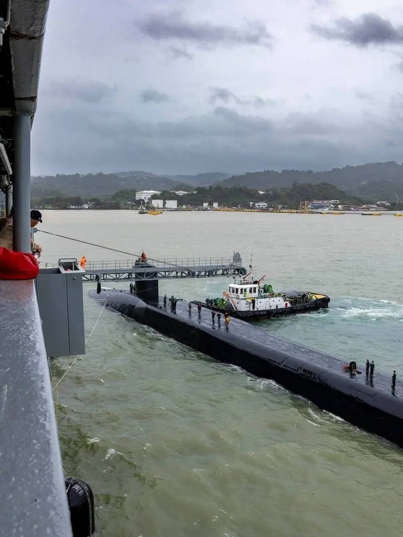 美國海軍公佈「俄亥俄號」潛艦23日停靠菲律賓蘇比克灣前美國海軍基地。（美軍國防視覺資訊發布服務網站DVIDS）
