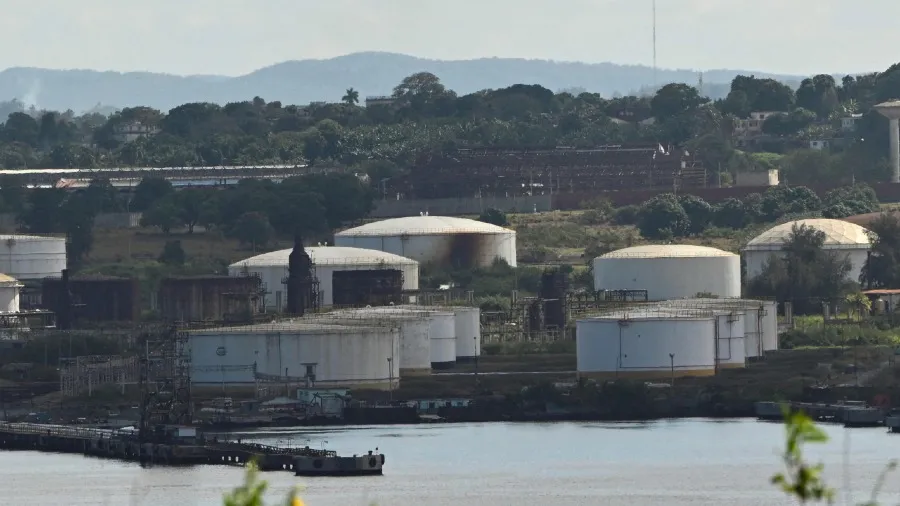 特朗普政府考慮全面封鎖古巴石油進口 欲重施「政權更迭」故技的封面圖片