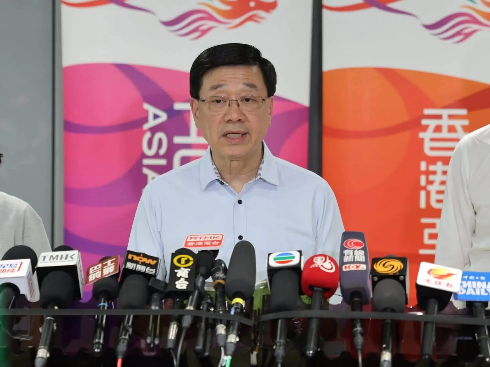 特首李家超去年回應租置計劃未落地一事時坦言，租置計劃具備積極社會價值，能夠幫助基層市民實現置業夢想，但政策推行牽涉諸多細節，必須深入研究審慎推行。(圖：李家超 John KC Lee@FB)