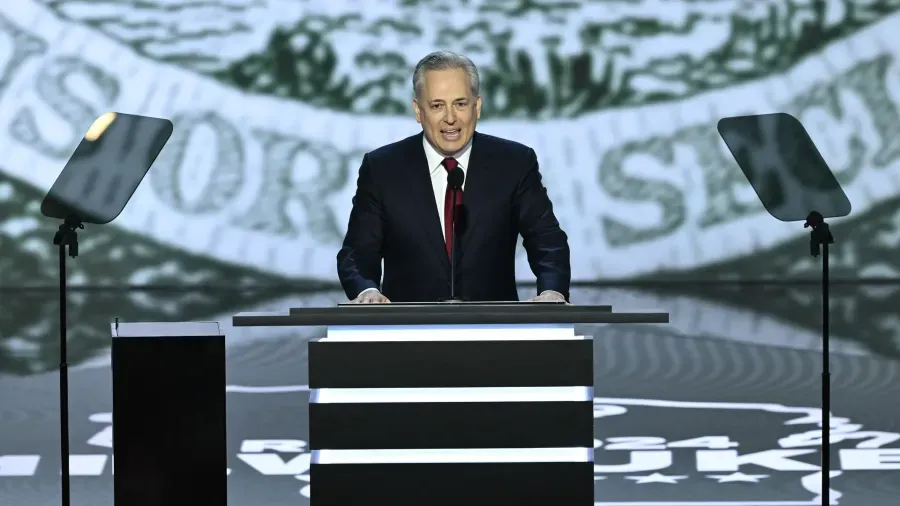 AI 沙皇薩克斯警告：嚴苛監管助中國贏 AI 戰？無需許可創新是關鍵的封面圖片