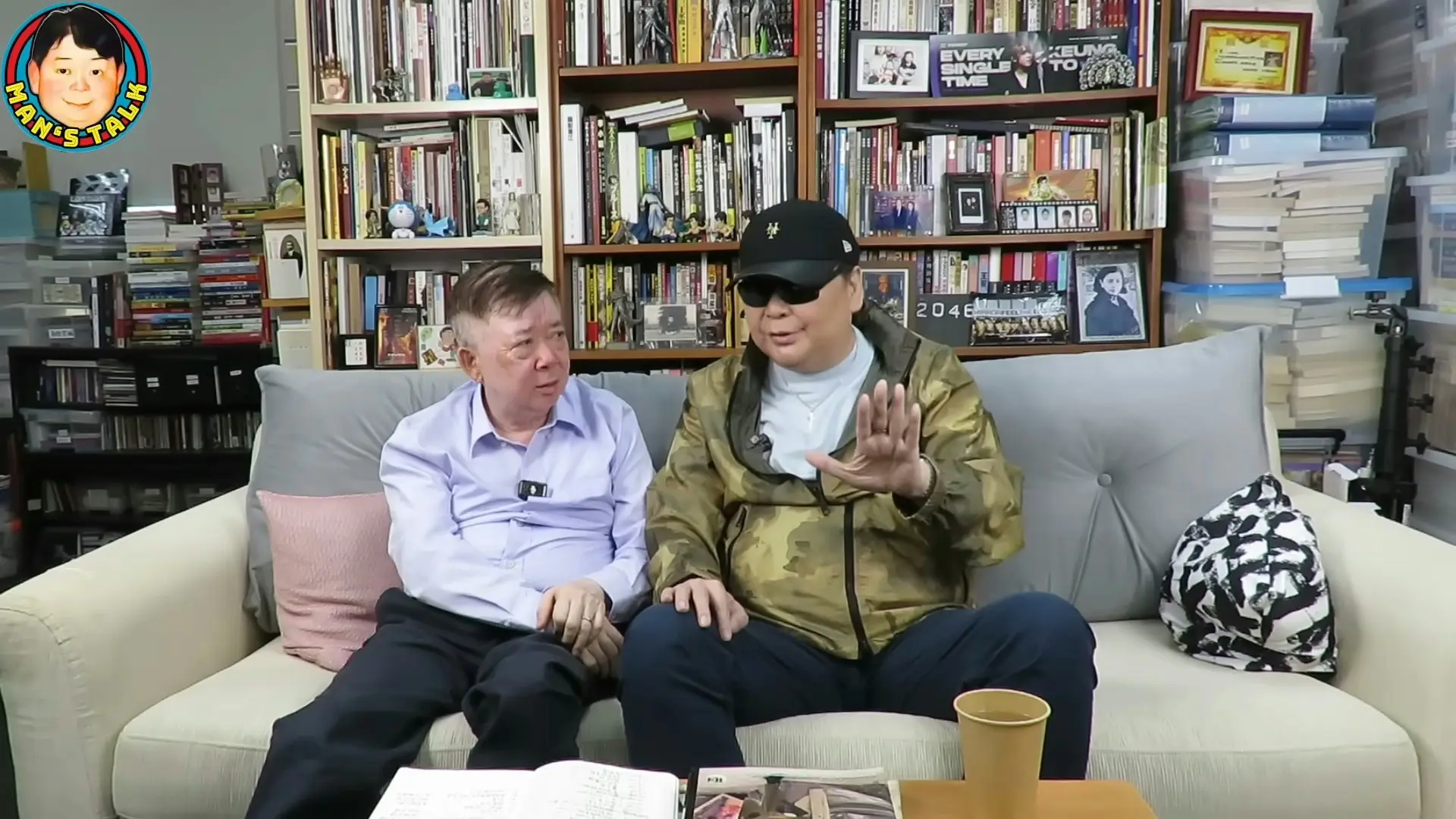 當時蔡楓華向監製表明「有無歌唱無所謂，跟足規矩」，最終獲安排演唱代表作《倩影》。豈料在準備入廠時，一名歌星問他是否唱《倩影》，得到肯定答覆後，對方突然一拳打向他的腹部。(圖：視頻翻攝)