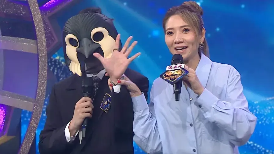 《中年好聲音4》「企鵝人」奪五燈引瘋猜 網民憑側顏與唱功鎖定周志康的封面圖片