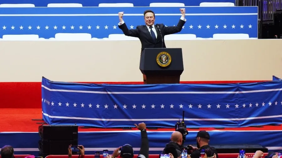 馬斯克預言5年後無手機無App？AI邊緣節點時代來臨？生成內容與設備變種革命的封面圖片