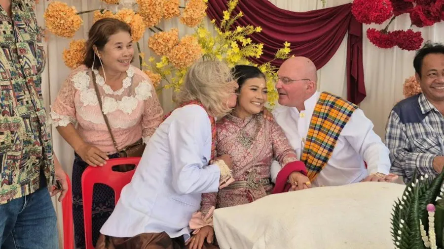 好友變「連襟」！兩名奧地利警察同時迎娶一名泰國女子！的封面圖片