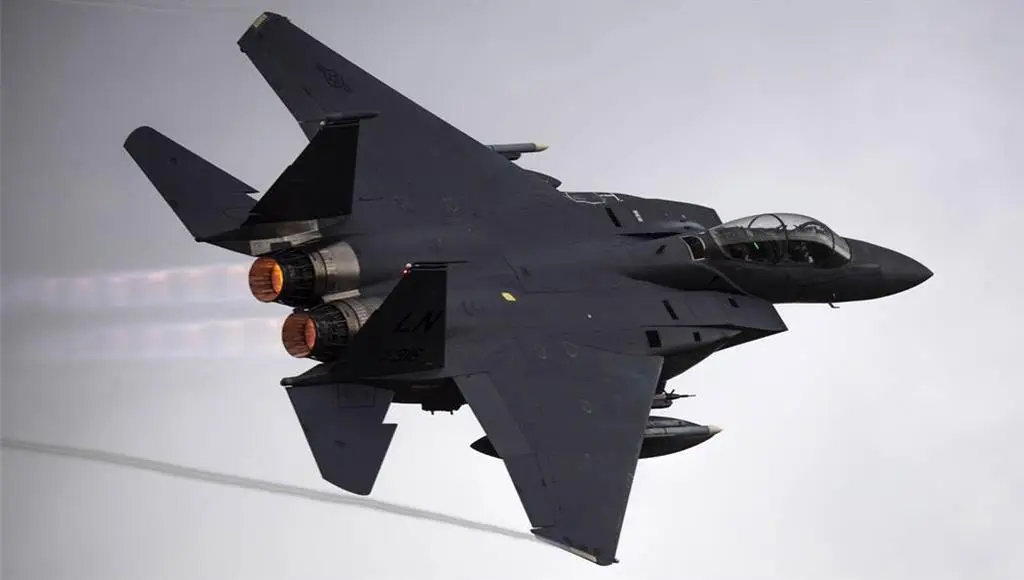 圖為F-15E戰轟機參與例行訓練畫面。（美國空軍）