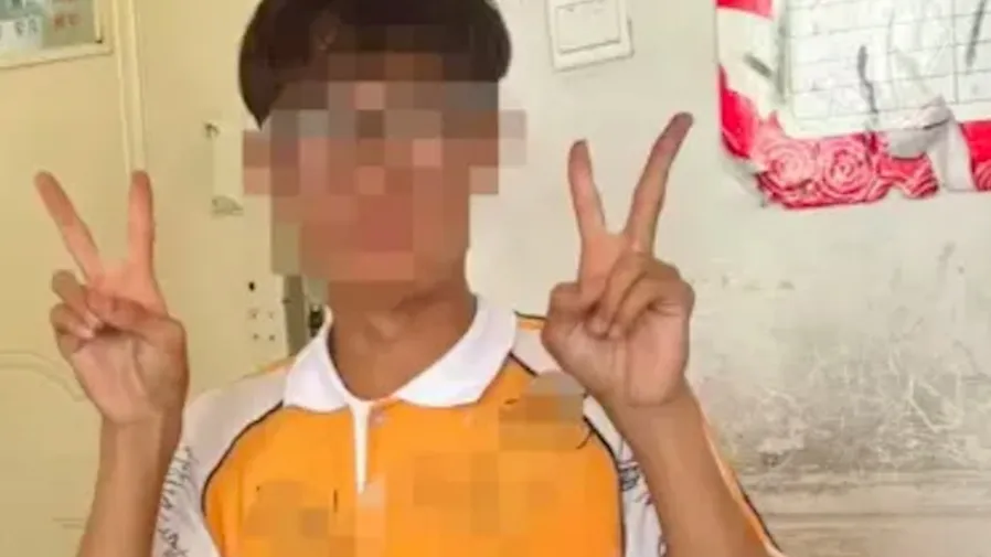 中國內蒙古少年淩晨拍門玩鬧竟遭捅殺身亡，臨終遺言看哭全網的封面圖片