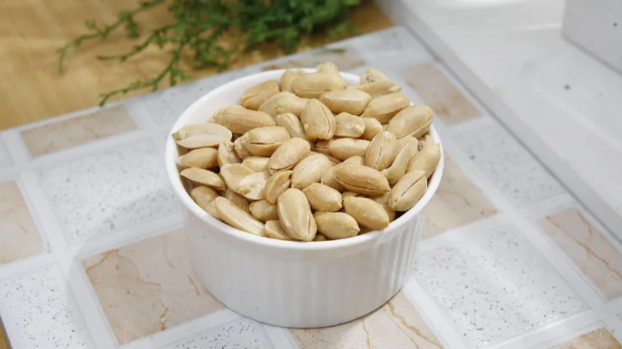 比花生更傷肝的食物有哪些？這6種千萬別碰！的封面圖片