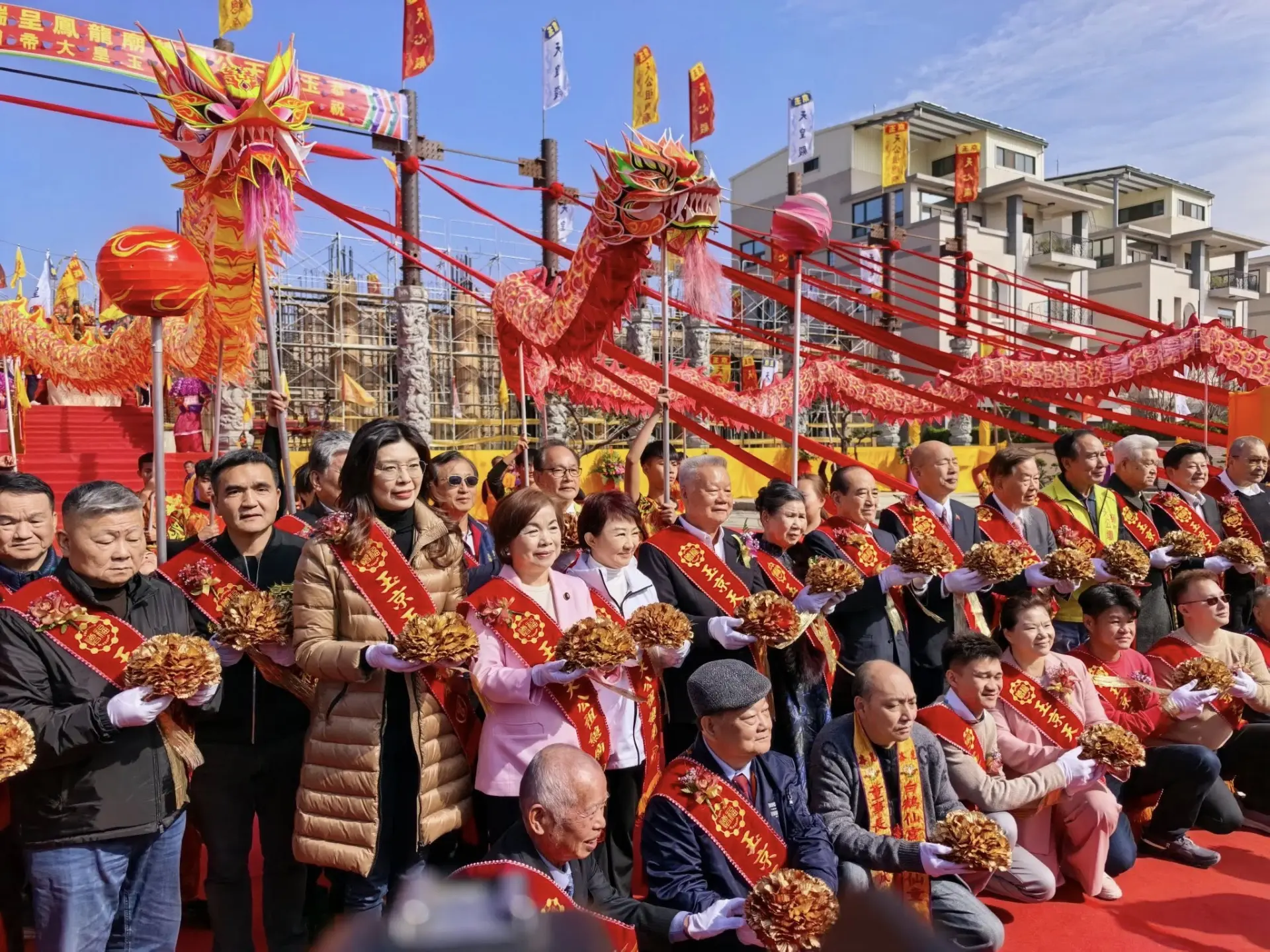 為消除台灣民眾對兩岸談判的疑慮，中國國民黨需要明確提出，所有「國共會談」達成的經貿協議，皆會堅持公開透明的原則，全部提交立法院進行公開監督，從根本上杜絕「黑箱作業」的可能。(圖：鄭麗文@FB)