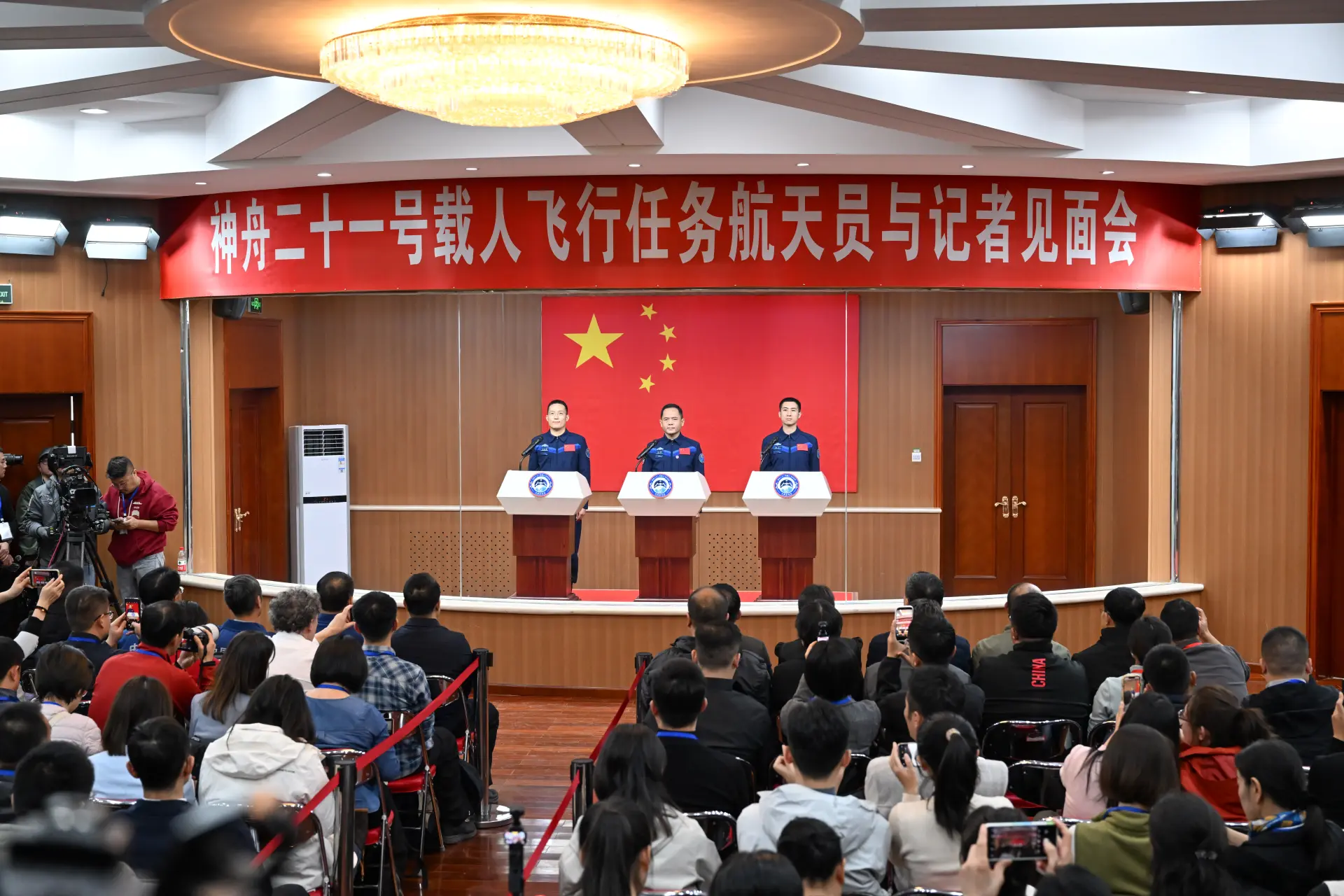 今日，當中國以「北斗導航」、「神舟飛船」與「東風彈道導彈」挑戰美國太空霸權時，歷史仿佛再度回到冷戰舞台。(圖：新華社)