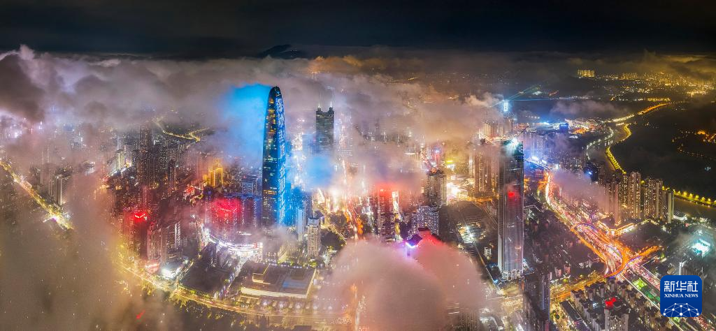2023年4月24日拍攝的深圳羅湖區夜景。(新華社)