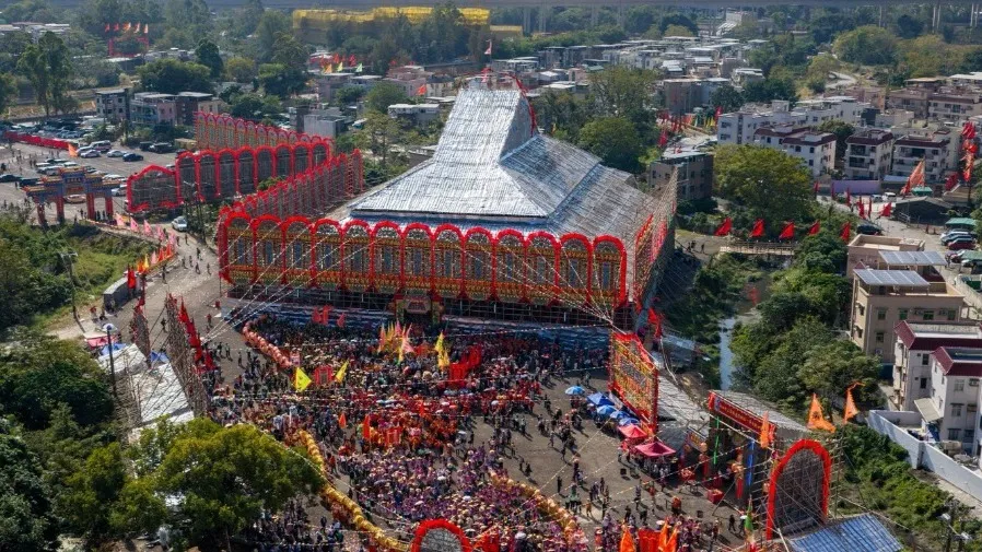 錦田酬恩建醮竹棚獲健力士紀錄｜3萬支竹搭建5層高結構見證非遺技藝 時間表交通一文睇的封面圖片