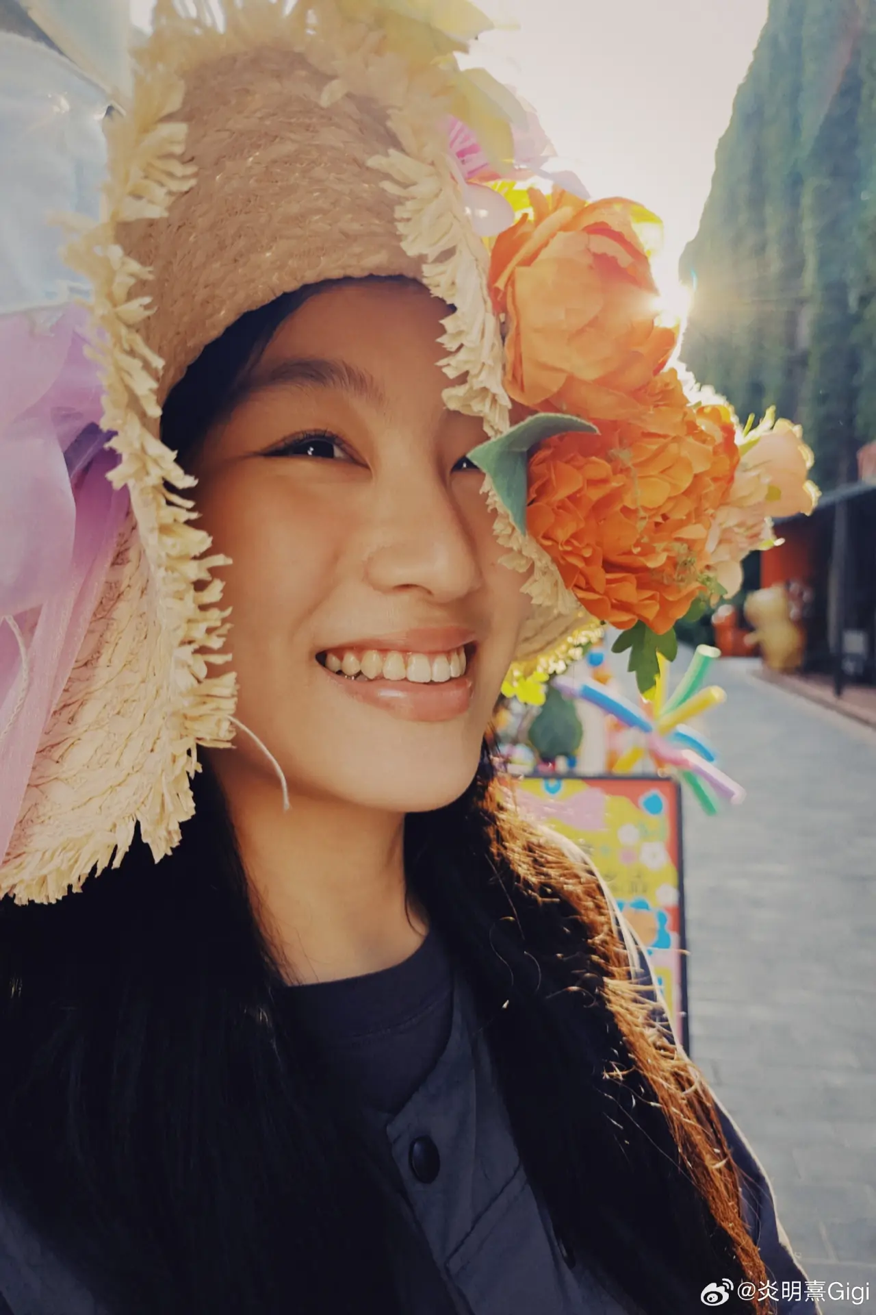 樂壇小天后炎明熹（Gigi）將正式復出，頭炮項目是參演 11 月公演的原創粵語音樂劇《一束光-高錕的記憶》。(圖：炎明熹@微博)