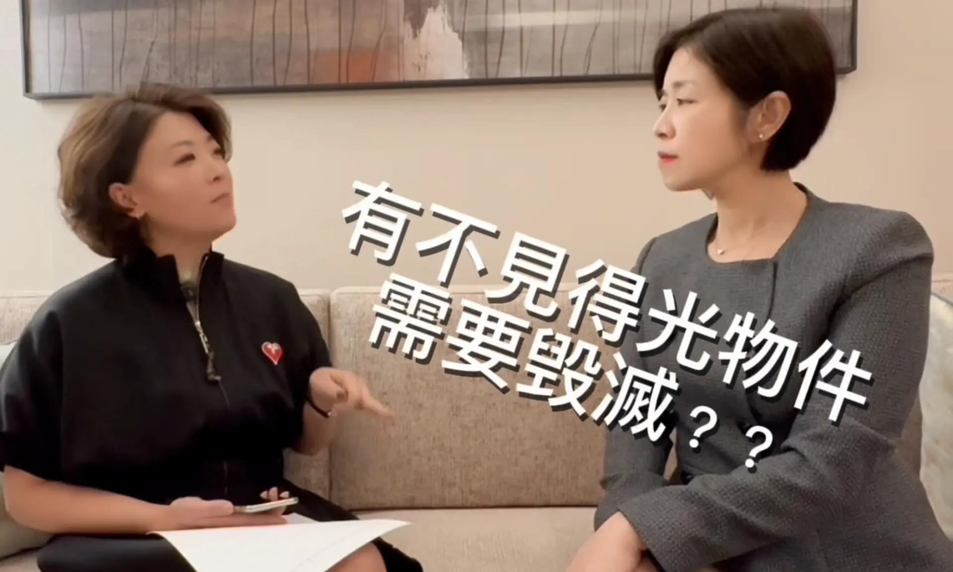 除了精神侮辱,李明慧亦透露曾遭受身體暴力威脅。「掟玻璃杯、掟書本文件,掃晒啲嘢落地下,其實呢個係常見。」她憶述,自己身上因此留下瘀傷。(圖:夠薑子 呂校長 l 貓貓校監 l @FB)