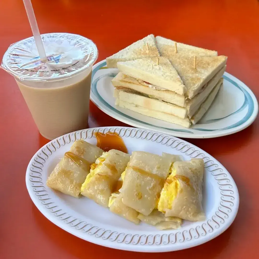 口感順滑的「豆漿紅茶」，幾乎是台灣地區早餐店的人氣王，無論配油條還是三明治，都能解膩又解渴。 （示意圖來源：小紅書網友）