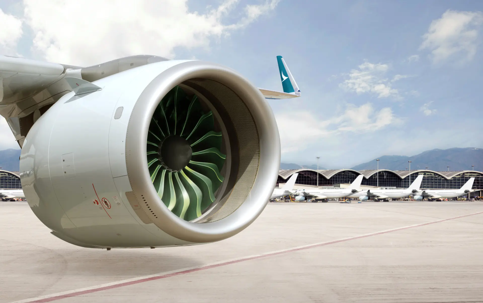 三跑道系統帶來的新機遇，推動可持續航空燃油（SAF）供應，並進一步增加航點。(國泰官網)