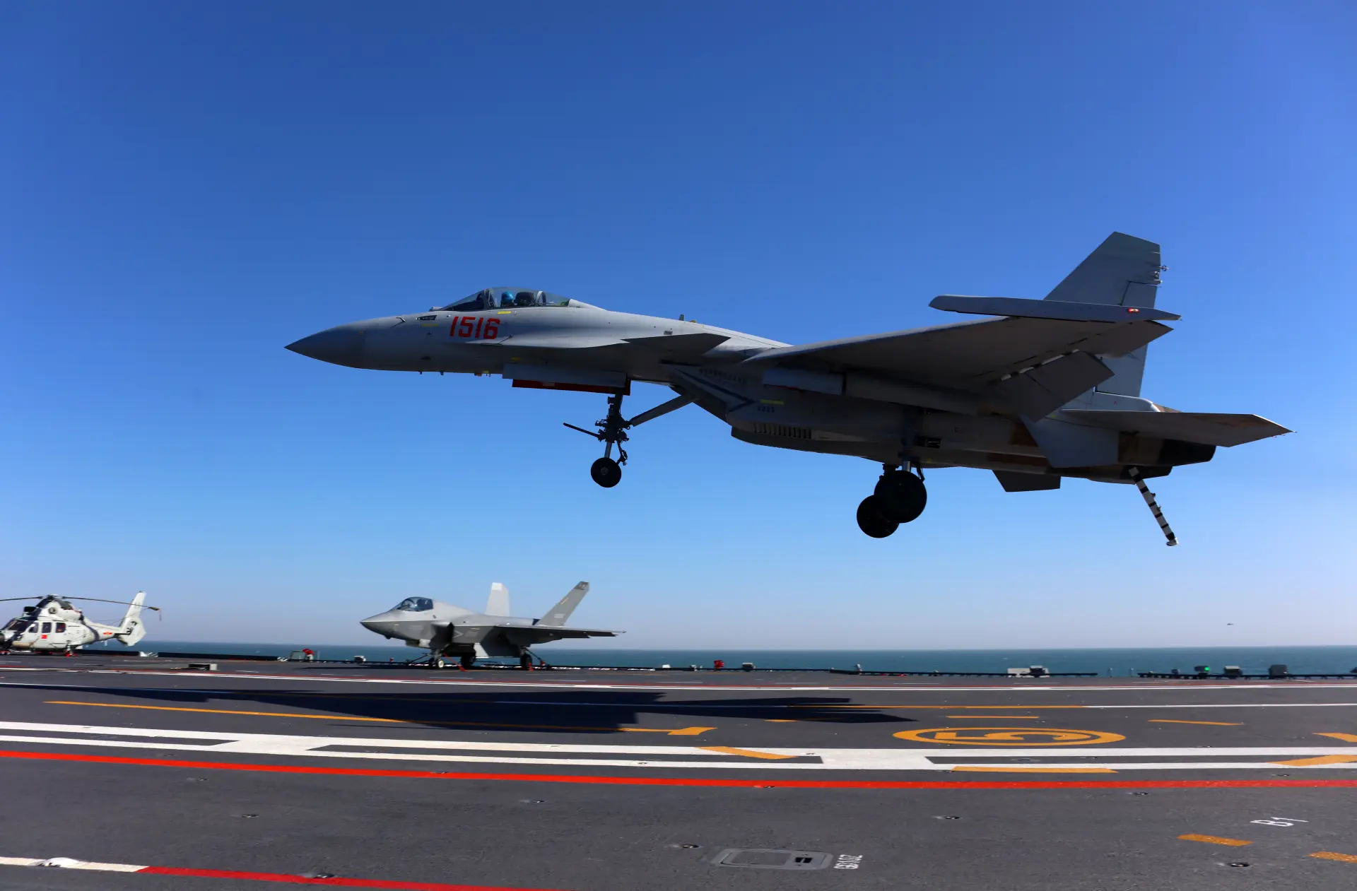 中國「福建號」艦載機體系以殲-35、殲-15T與空警-600為主。(圖：新華社)