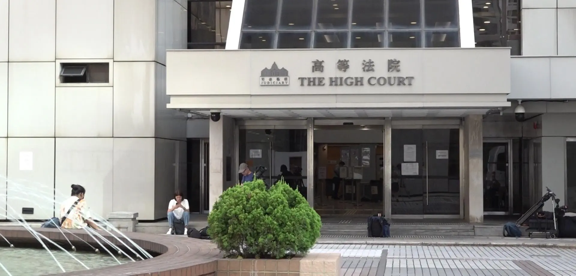 法官指出,何卓為毫無悔意,重犯風險高,無減刑理由;李嘉濱悔意流於表面,張家俊全程否認參與,兩人因初犯獲減刑 4 個月。(圖:網絡翻攝)