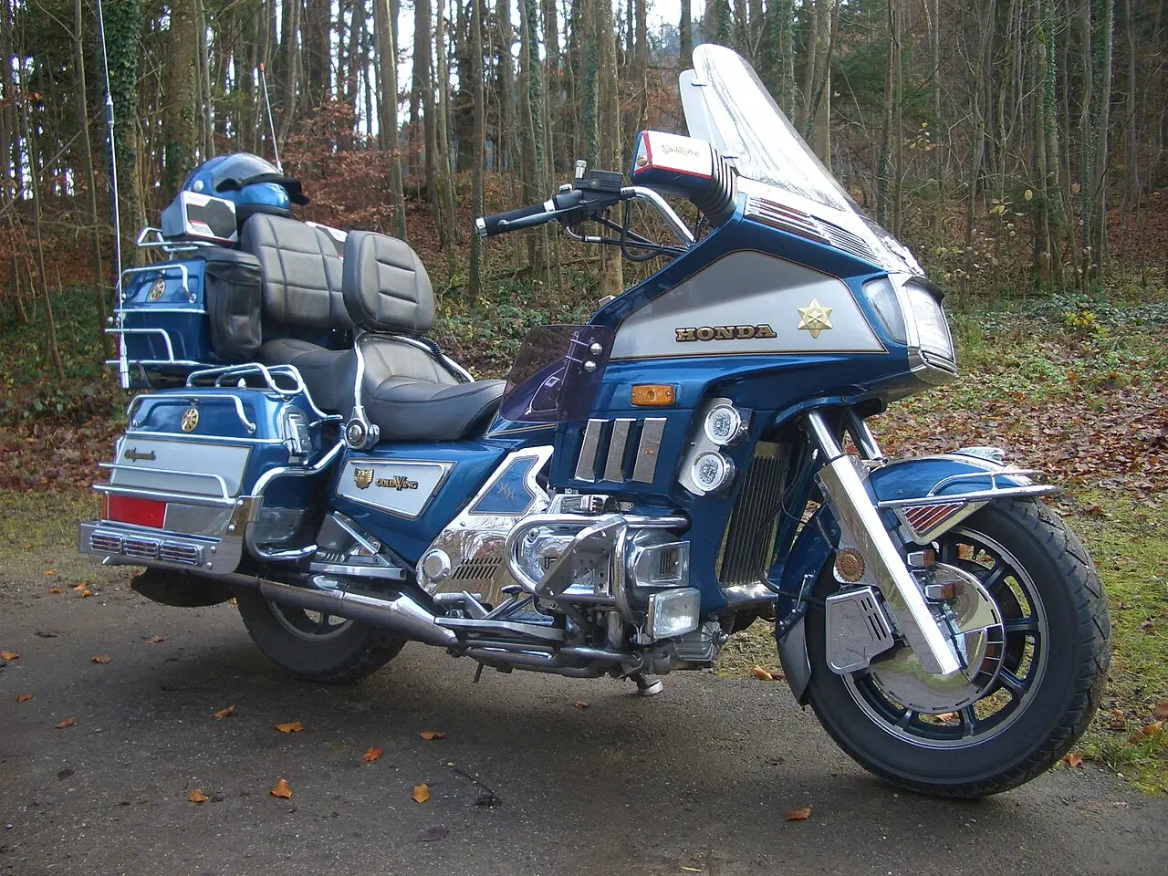 1990年代我忍痛割愛把一輛美製的本田金翼（Honda Gold WingGL-1200)的重機禮讓給朋友帶回北京，據說那是30多年前北京第一輛本田重機車。(圖：維基百科)