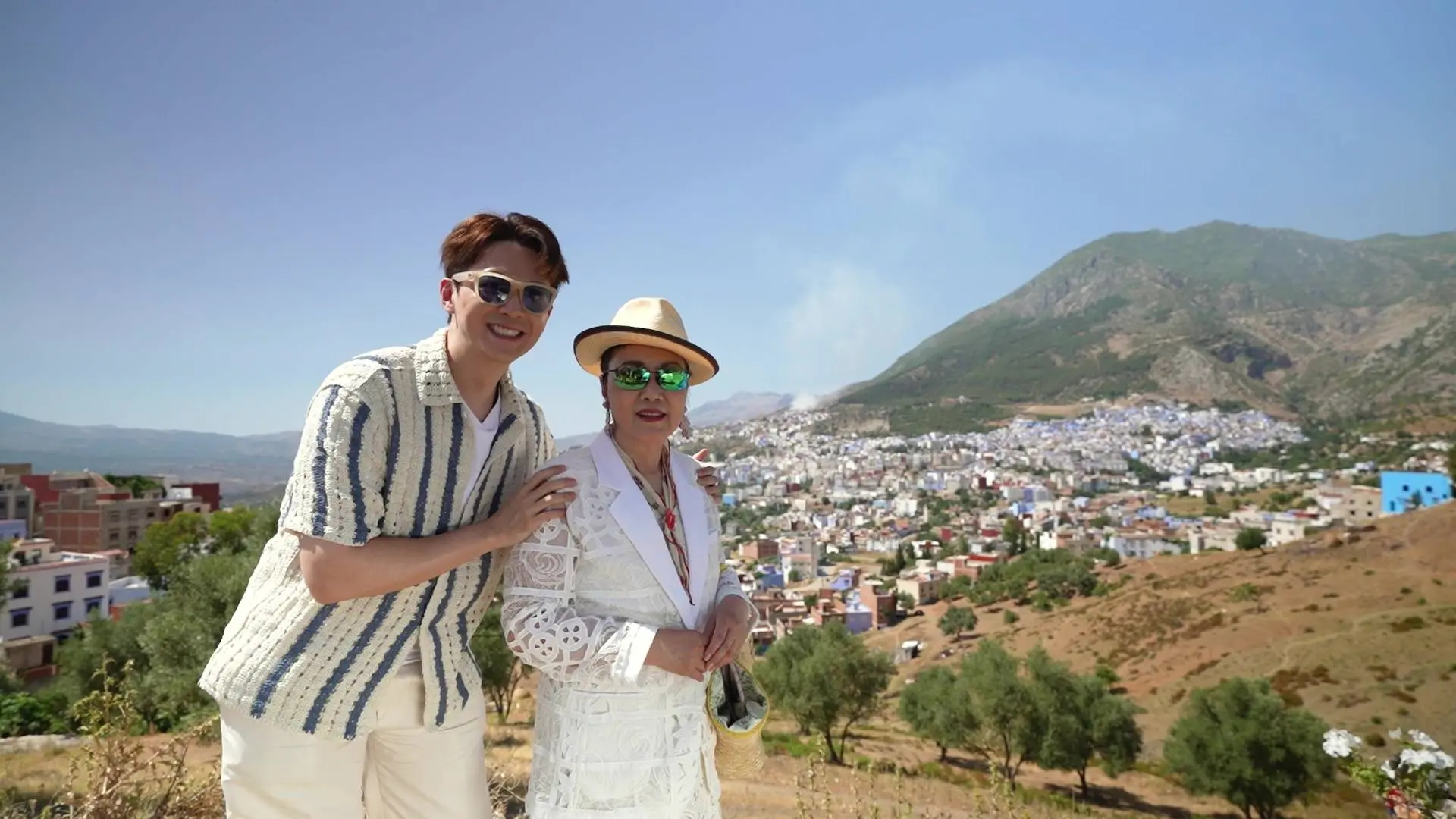 現年78歲的汪明荃駐顏有術，節目中亦大方分享自己的養生之道。她笑言自己從不會學周潤發（發仔）那樣跑山，坦言：「我同家英哥（羅家英）有時都會行山，但我行平路，唔係發仔嗰啲，發仔嗰啲跑到嚇死我！」(圖：TVB)