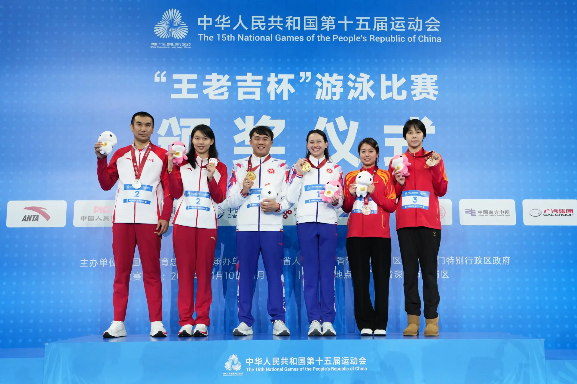 奪冠後的何詩蓓顯得頗為冷靜，她坦言目前狀態尚未恢復至巔峰，但對未來充滿信心：「始終希望有一天能游到個人最佳時間，50米不是我的主項，報名是想看看自己的狀態，不會以獎牌為目標。」(圖片：新華社)