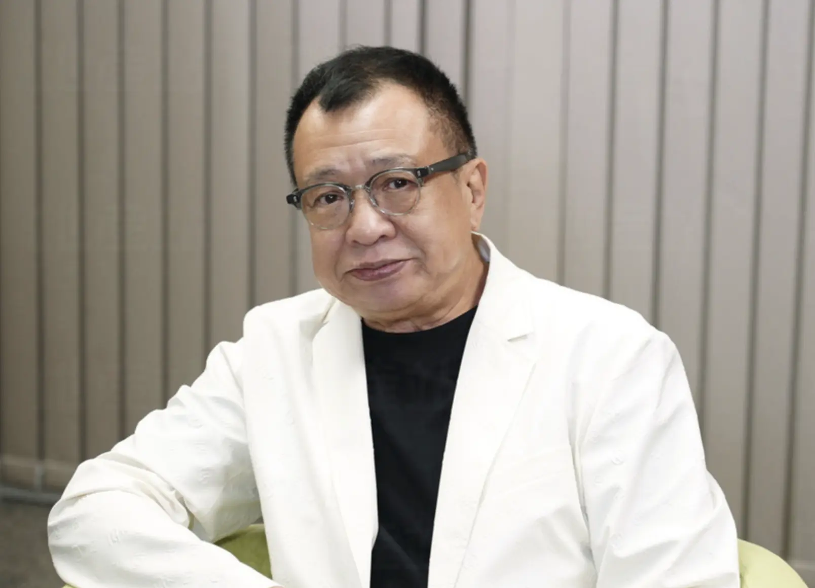 2025 年 10 月 27 日,76 歲資深藝人許紹雄(Benz 雄)突傳病危入院消息,瞬間牽動整個演藝圈的心。據港媒現場直擊,許紹雄家人及多位圈中好友已趕赴醫院探望。(圖:網絡翻攝)