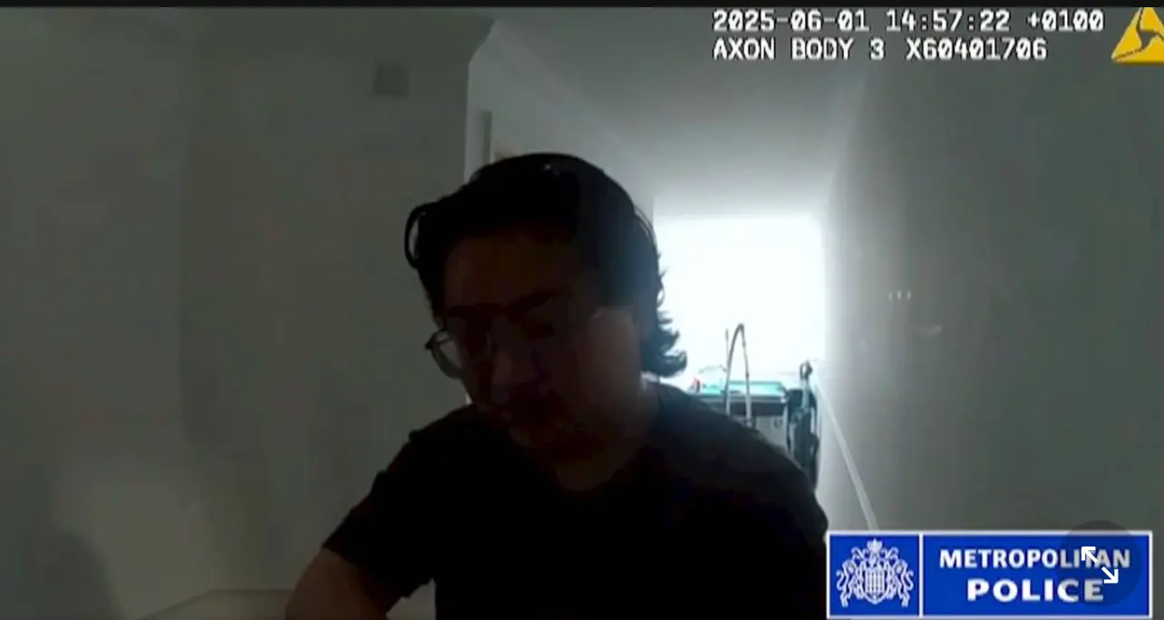 徐超於今年6月被拘捕時的畫面。（英國警方）