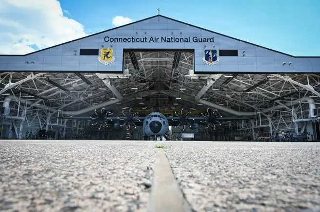 美康乃迪克州空軍國民兵第103空運聯隊，完成C-130H運輸機隊升級。（取自DVIDS網站）